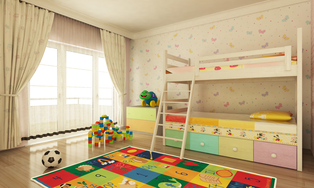 Farbenfroh eingerichtetes Kinderzimmer mit Hochbett